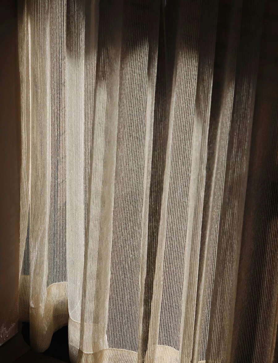 Curtain - Image 2